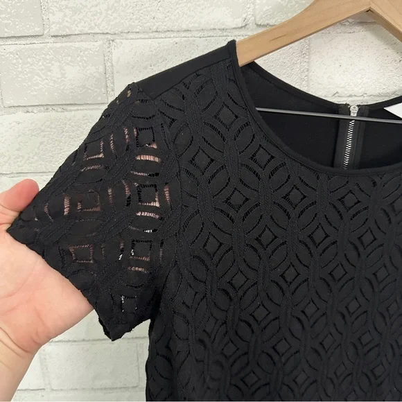 MARKET & SPRUCE Black Lace Overlay Short Sleeve Top - Picture 5 of 8